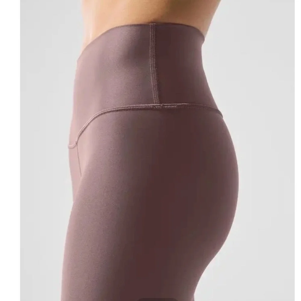 Alo Yoga 7/8 High-Waist Airlift Legging Mushroom  Size Large  NWT